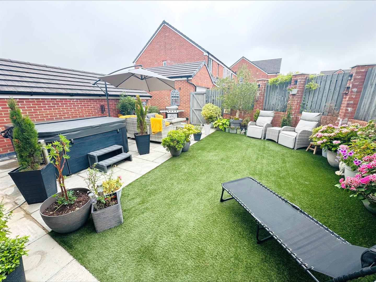 Clos Y Nant, Carway, Kidwelly, SA17 4JH
